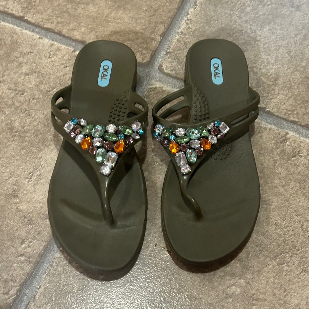 Oka-B Women Jeweled Thong Sandals Size ML Made In USA Flip Flops